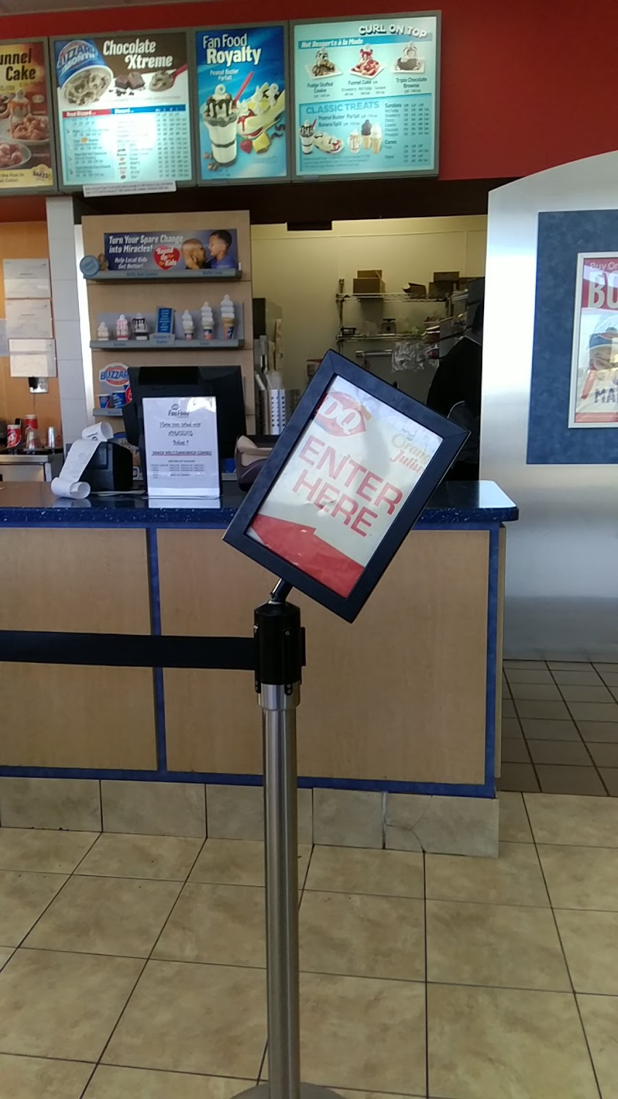 Dairy Queen (Treat) | 5618 Tenth Line W, Mississauga, ON L5M 7L9, Canada | Phone: (905) 567-5646