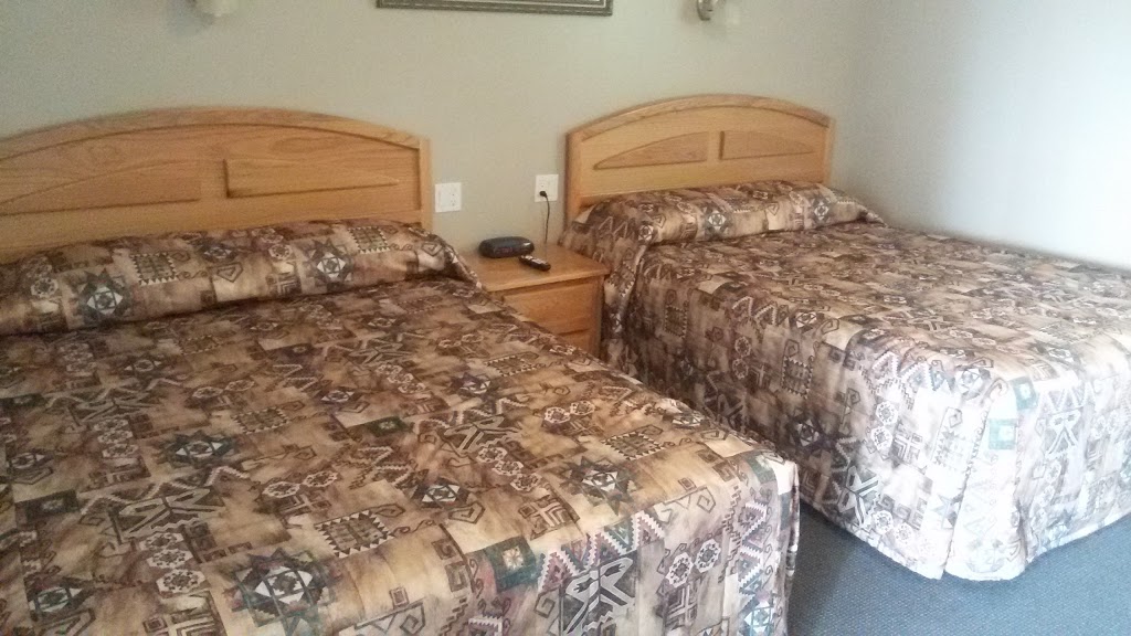 Lamplighter Inn | 1204 2 St N, Three Hills, AB T0M 2A0, Canada | Phone: (403) 443-5919