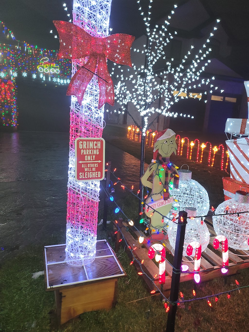 The Griswold Ilderton Christmas Display | 220 Songbird Ln, Ilderton, ON N0M 2A0, Canada | Phone: (519) 639-8860