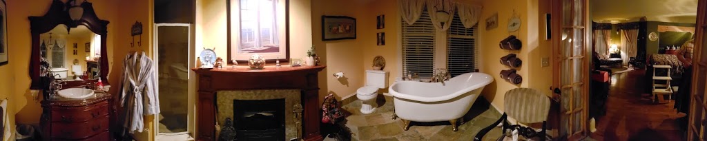 Creighton Manor Inn Bed&Breakfast | 74 Creighton St S, Orillia, ON L3V 1B2, Canada | Phone: (705) 326-3326