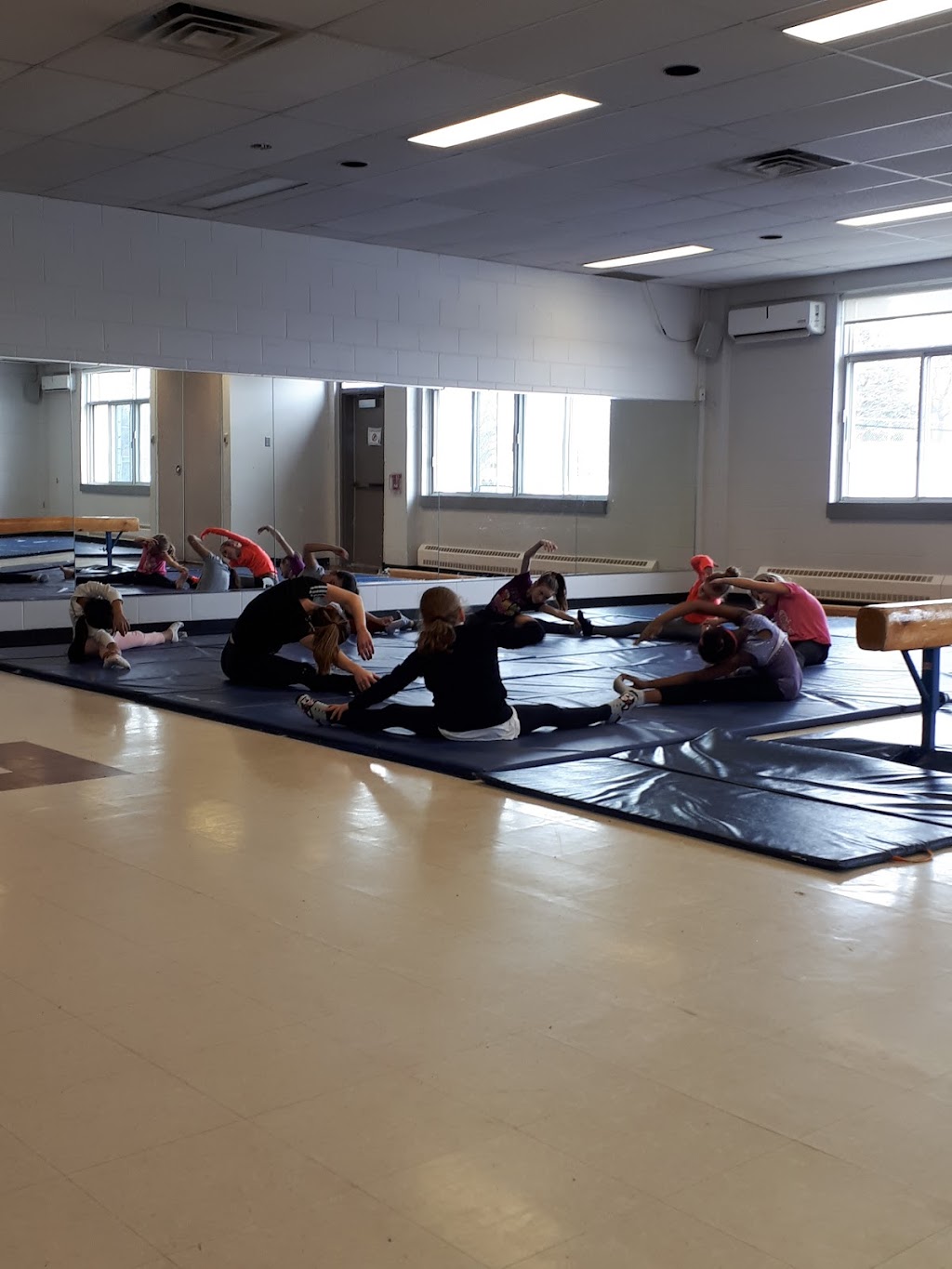 Centre Communautaire | 2585 Bd des Oiseaux, Laval, QC H7L 4M4, Canada | Phone: (450) 963-0676