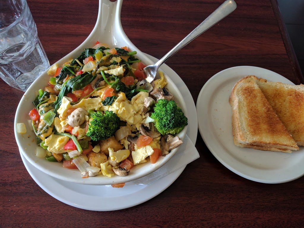 Smittys Family Restaurant | 28-312 Fifth Ave, Cochrane, AB T4C 2E3, Canada | Phone: (403) 981-1010