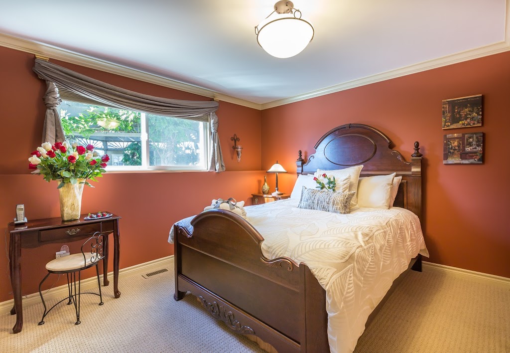 A Vista Villa Couples Retreat | 962 Ryder Dr, Kelowna, BC V1Y 7T5, Canada | Phone: (877) 762-7831