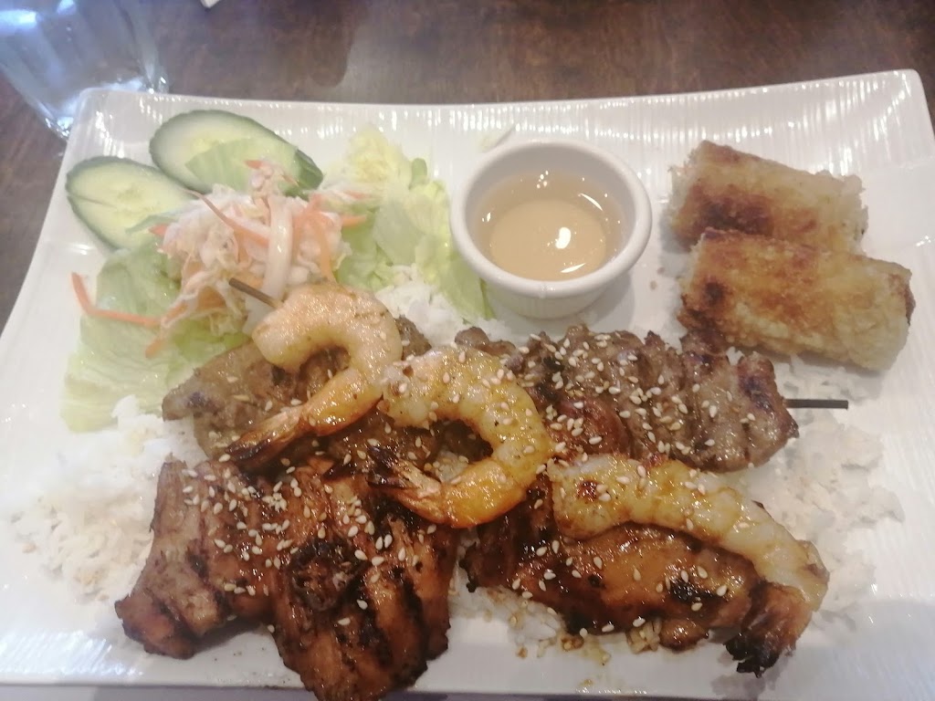 Hương Xưa Restaurant | 7061 Rue Jarry E, Anjou, QC H1J 1G3, Canada | Phone: (438) 380-8808