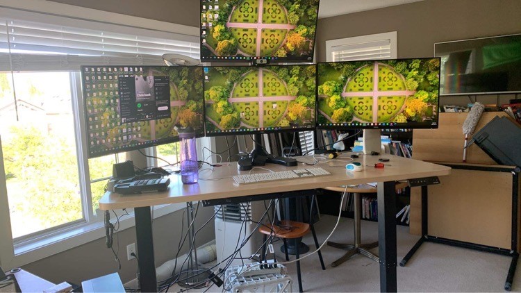 EFFYDESK | 2440 Canoe Ave #110, Coquitlam, BC V3K 6C2, Canada | Phone: (604) 715-7577