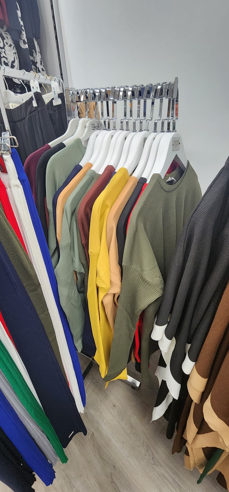 Newins Boutique | 3049 Carling Ave, Ottawa, ON K2B 7K3, Canada | Phone: (514) 659-3025
