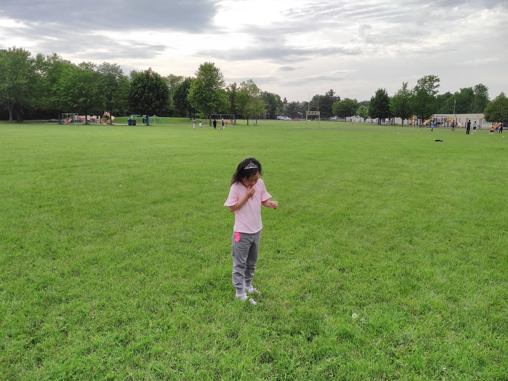 Cliffwood Park | 280 Cliffwood Rd, North York, ON M2H 2S7, Canada | Phone: (416) 338-4386