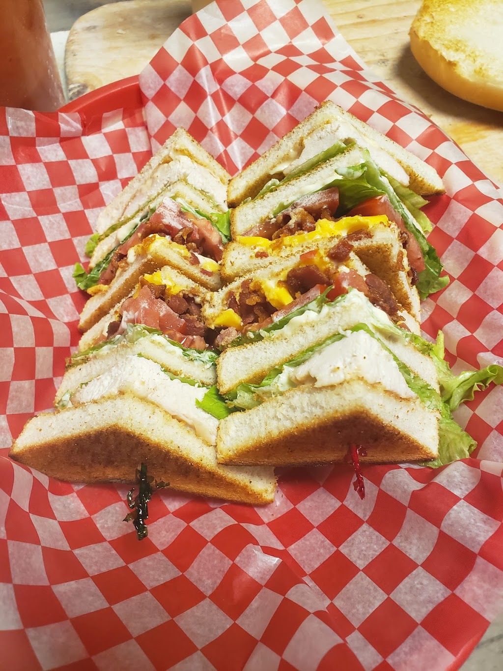 Bulls Eye Pizza South | 3395 Howard Ave Unit 14, Windsor, ON N9E 3N6, Canada | Phone: (519) 969-5858