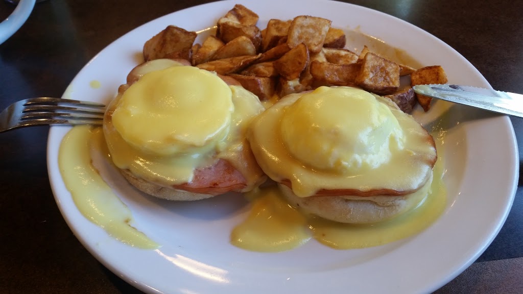 Dennys | 57 Riverside Gate, Okotoks, AB T1S 1B3, Canada | Phone: (403) 938-7580