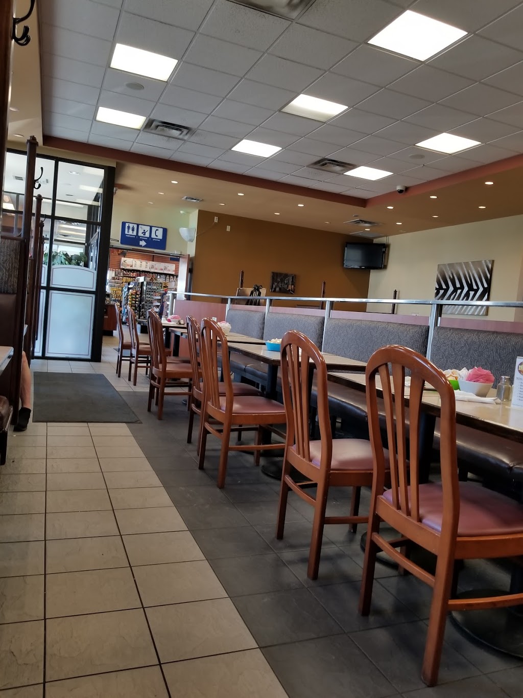 Flying J Travel Center | 2492 Cedar Creek Rd, Ayr, ON N0B 1E0, Canada | Phone: (519) 624-9578