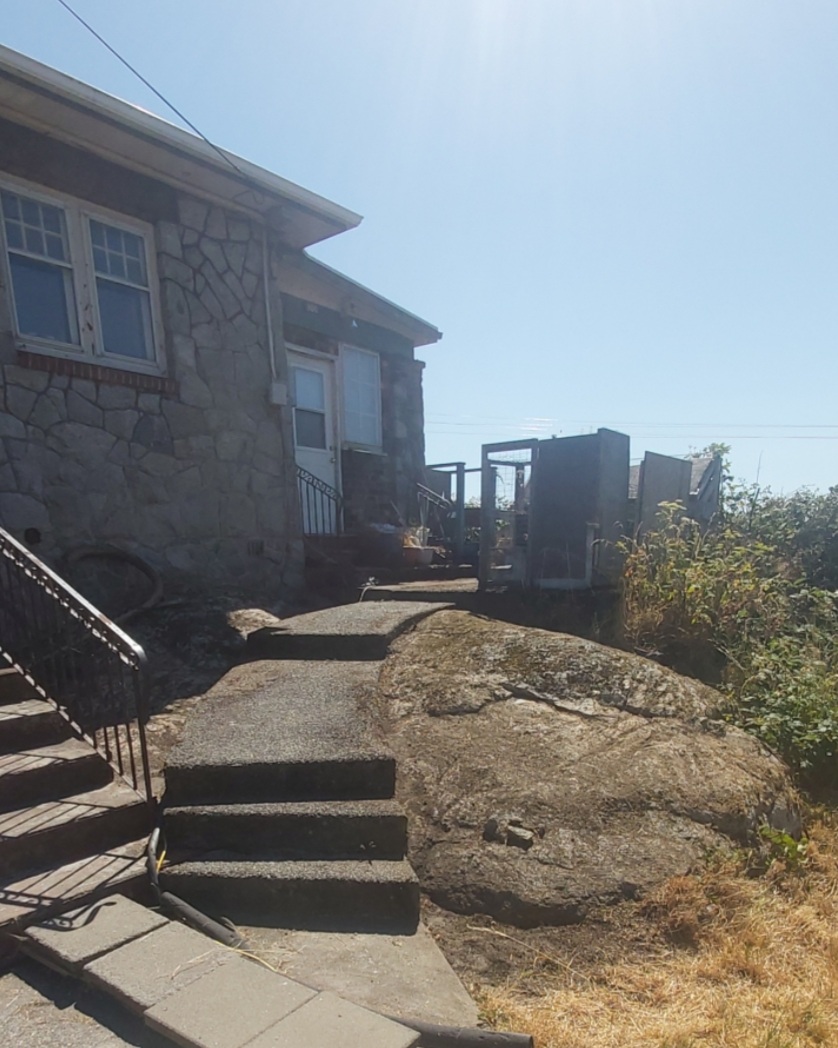 Raven Lawn and Garden | 939 Reeve Pl, Victoria, BC V9A 4R5, Canada | Phone: (250) 857-8206