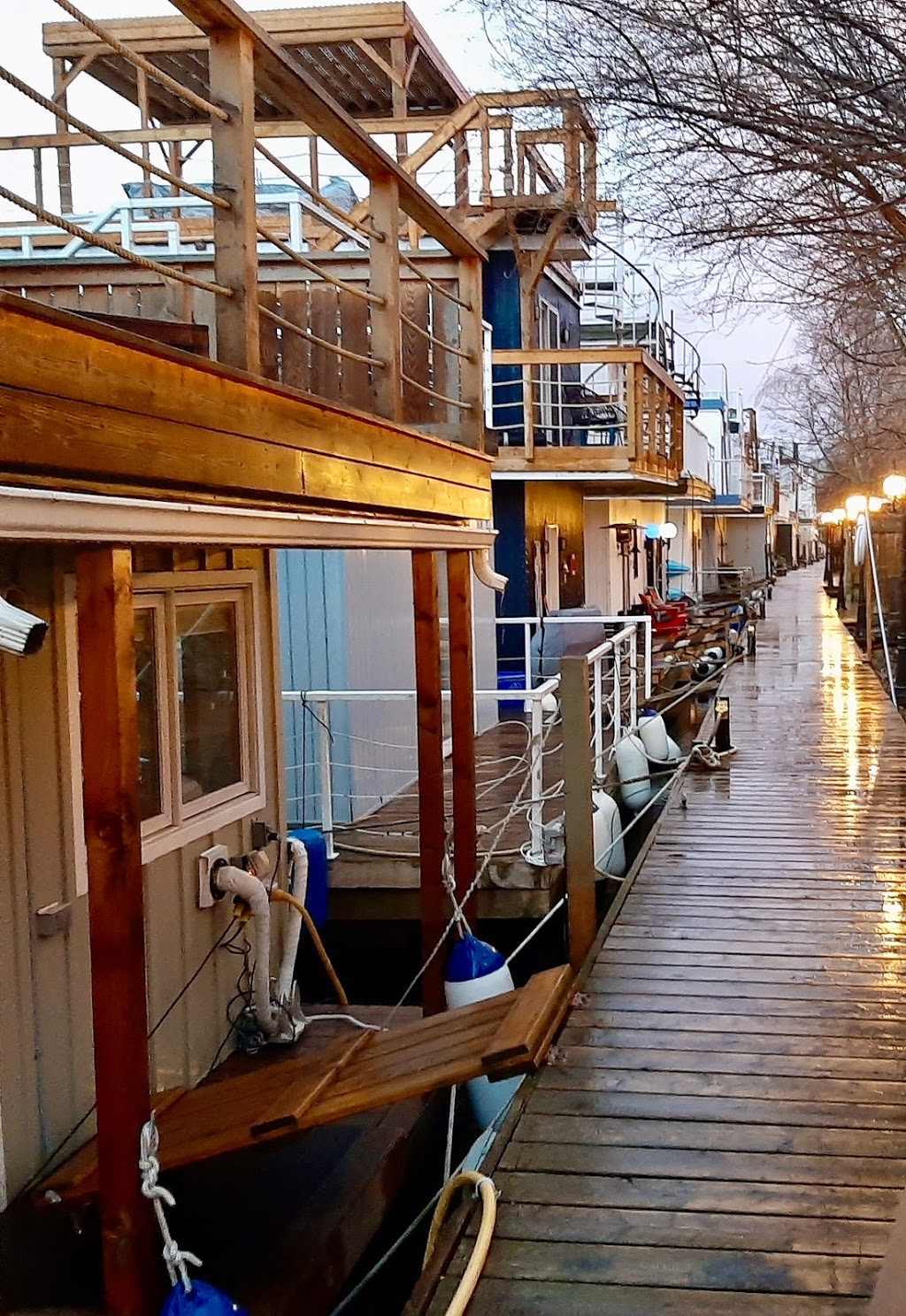 Toronto Floating Homes | 7 Brimley Rd S, Scarborough, ON M1M 3W3, Canada | Phone: (437) 221-4692