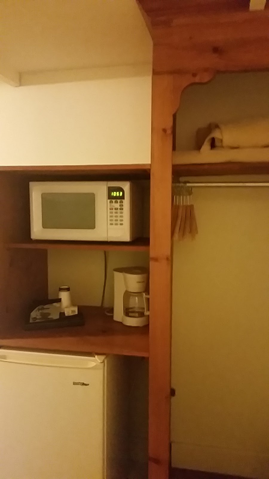 Motel Domaine Des Pins | 3005 Chemin Milletta, Magog, QC J1X 0R4, Canada | Phone: (888) 447-4091