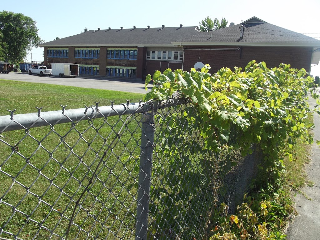 École Sainte-Anne | 1950 Rue Principale, Saint-Cuthbert, QC J0K 2C0, Canada | Phone: (450) 758-3682