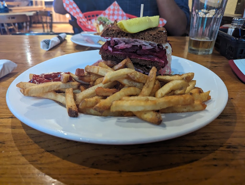 Griffin Pub | 1185 Kilmorley Rd, Comox, BC V9M 4C4, Canada | Phone: (250) 339-4466