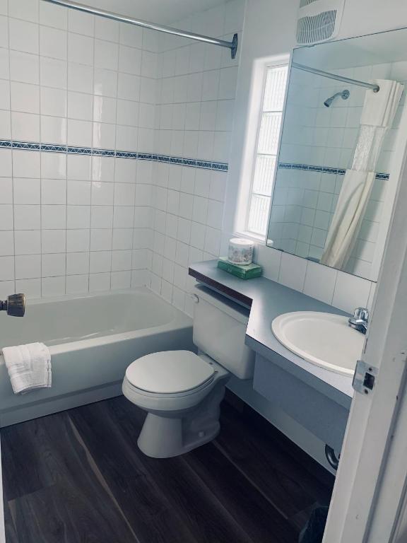 Motel Bavaria | 4872 McKay St, Radium Hot Springs, BC V0A 1M0, Canada | Phone: (250) 347-9915