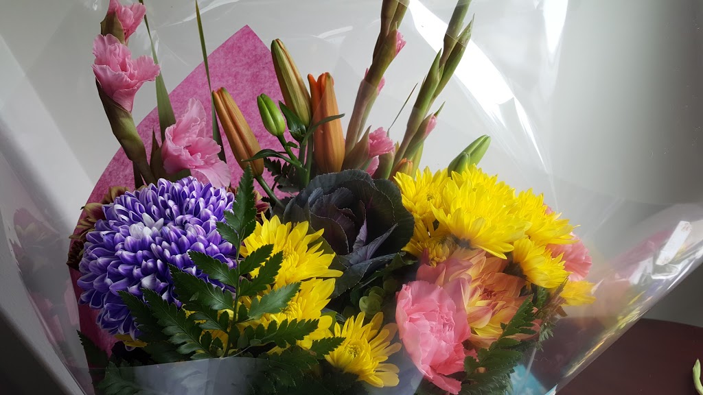 Avondale Flower & Gifts | 443 Dundas St W, Belleville, ON K8P 1B6, Canada | Phone: (613) 967-8410