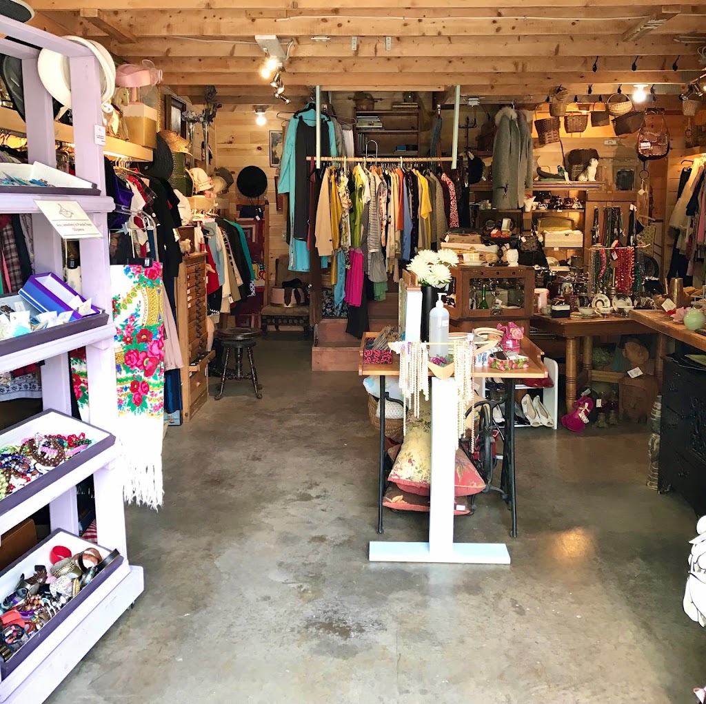 The Hanger and Clasp Vintage | 596 Main St, Mahone Bay, NS B0J 2E0, Canada | Phone: (902) 523-3179