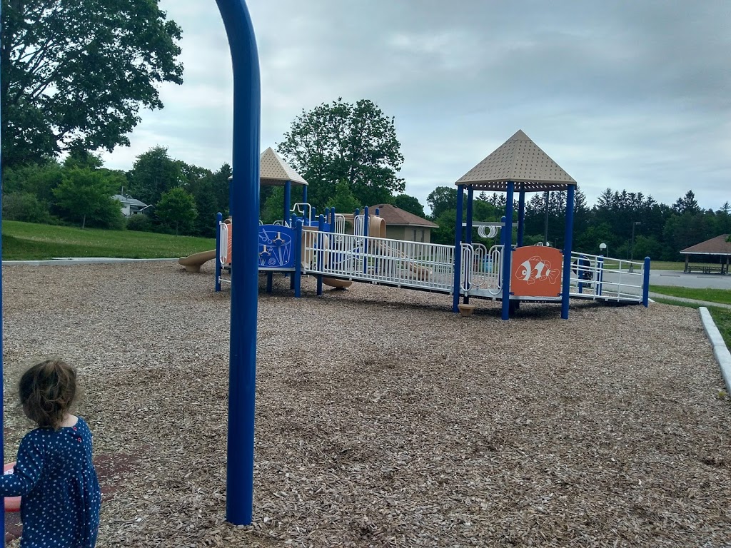 Homewood Park | 68 Woodside Dr, Orillia, ON L3V 3K9, Canada