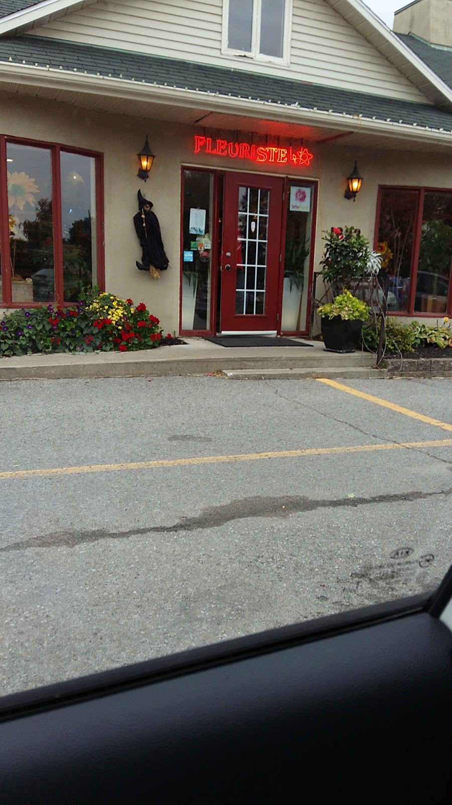 Fleuriste Savard | 1833 Boulevard Louis Fréchette, Nicolet, QC J3T 1M4, Canada | Phone: (819) 293-5933