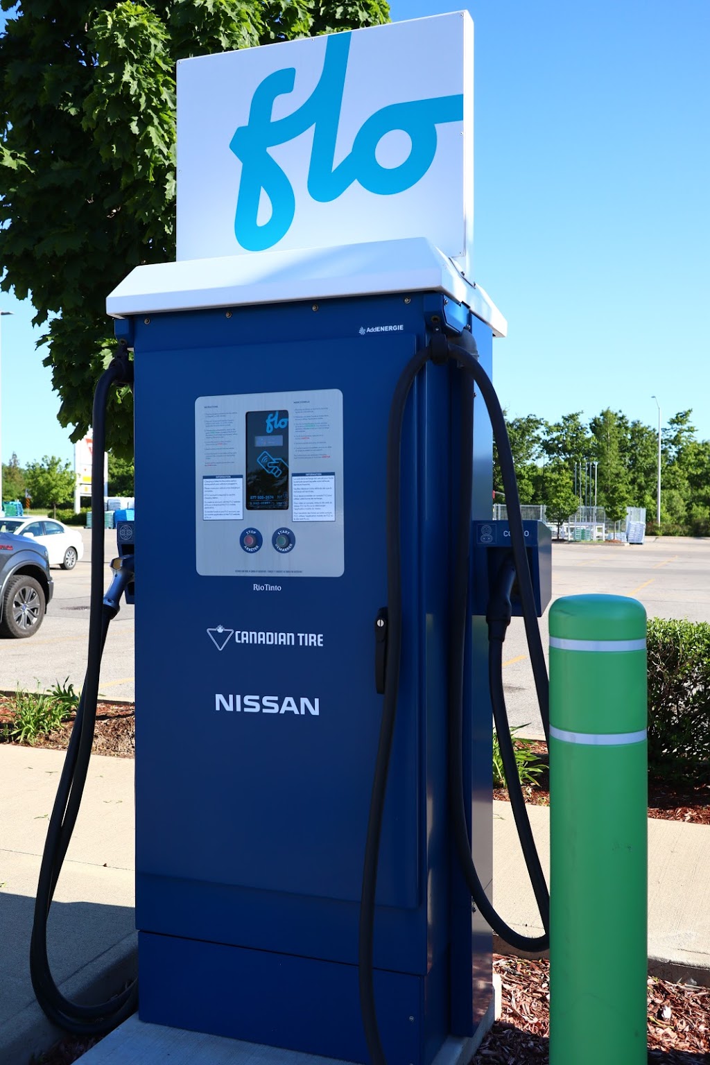 Flo Charging Station | 175,165 170.170 Country Squire Lane, Oakville, ON L6M 0L4, Canada | Phone: (844) 825-3356