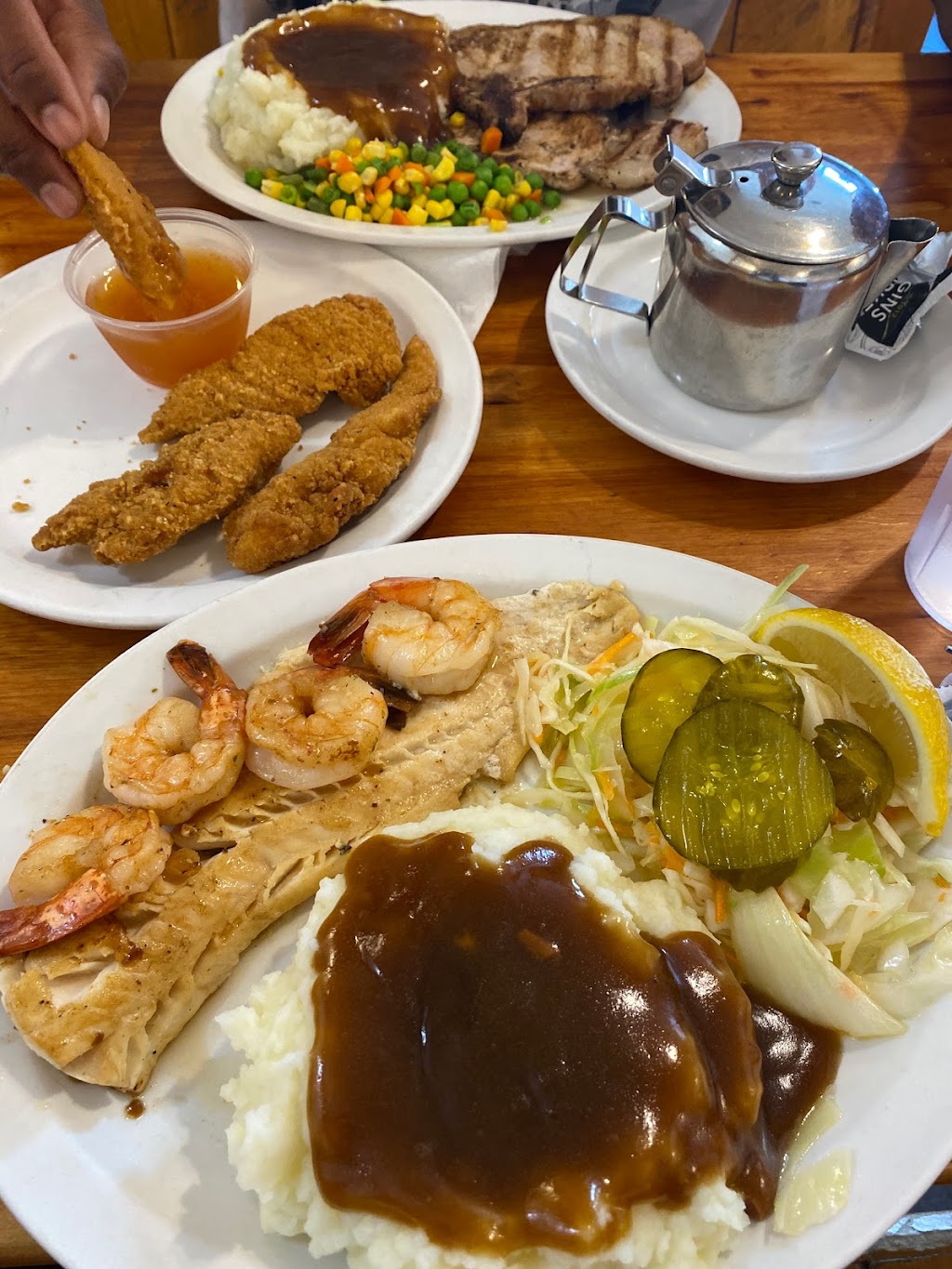 DNLs Restaurant | 329 Main St, Sauble Beach, ON N0H 2G0, Canada | Phone: (519) 422-2003