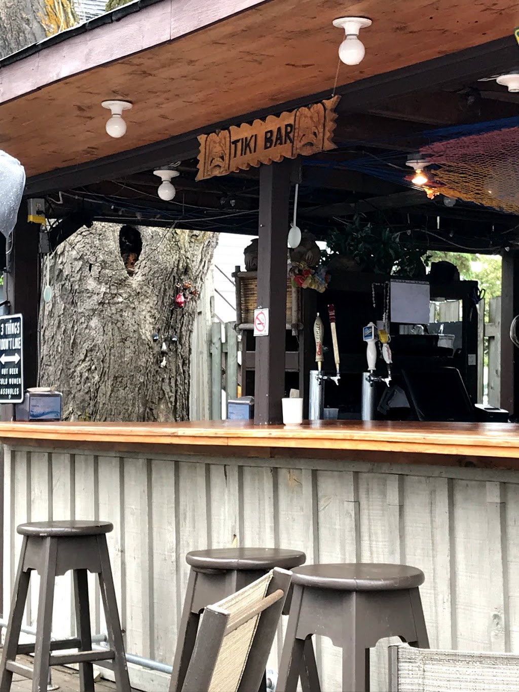 Riverview Waterfront Bar and Grill | 31 Main St, Bobcaygeon, ON K0M 1A0, Canada | Phone: (705) 738-5433
