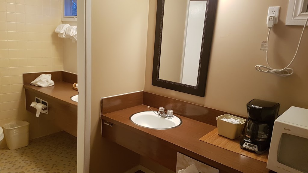 Slumber Lodge Motel | 250 Fort St, Hope, BC V0X 1L0, Canada | Phone: (604) 869-5666