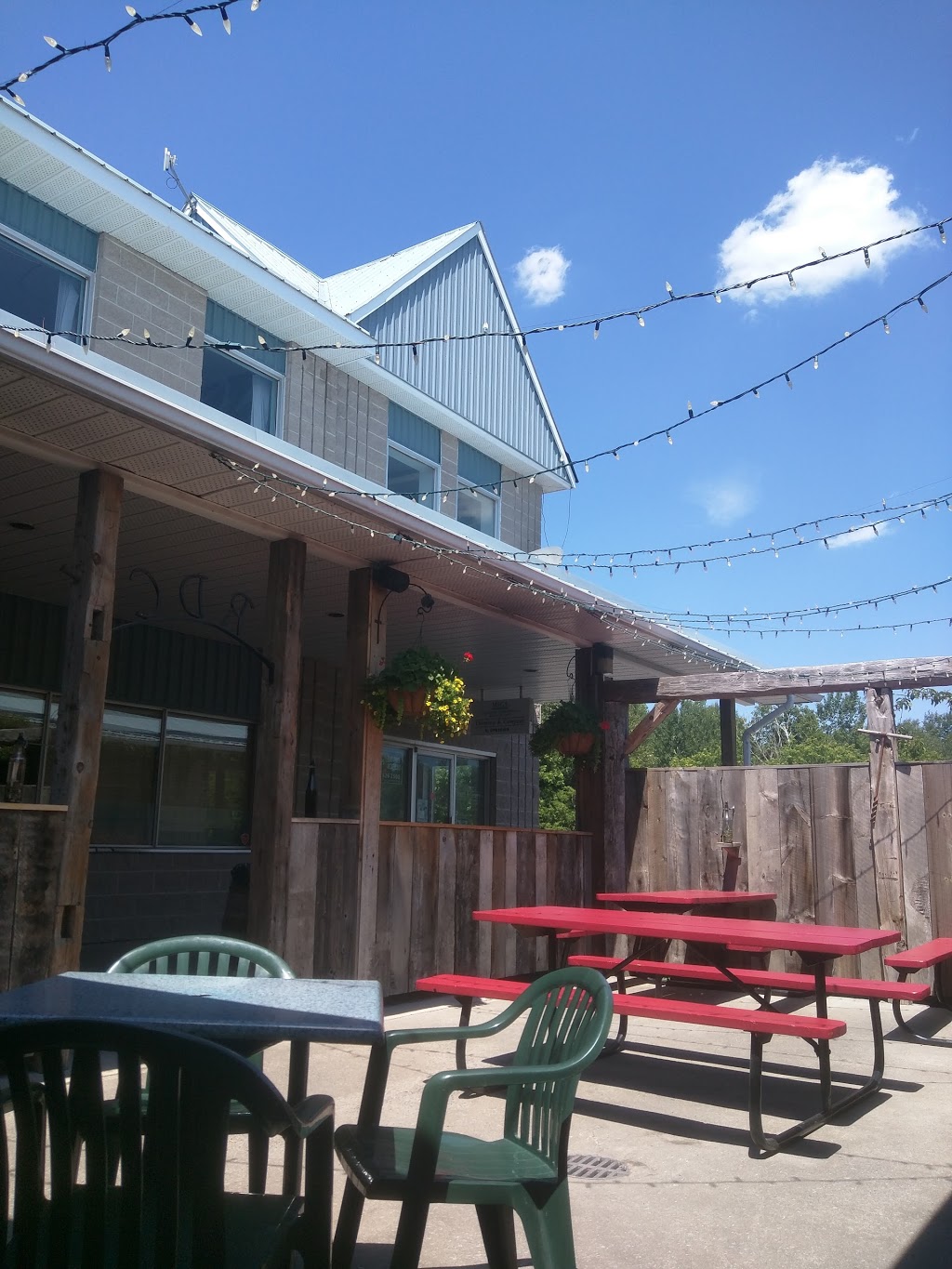 Red Dot Cafe | 5673 Osgoode Main St, Osgoode, ON K0A 2W0, Canada | Phone: (613) 826-0552