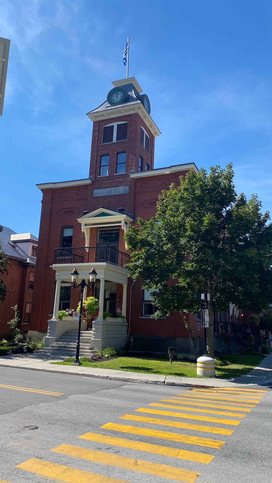 Hôtel de ville | 477 Rue de lHotel-de-Ville, Farnham, QC J2N 2H3, Canada | Phone: (450) 293-3178