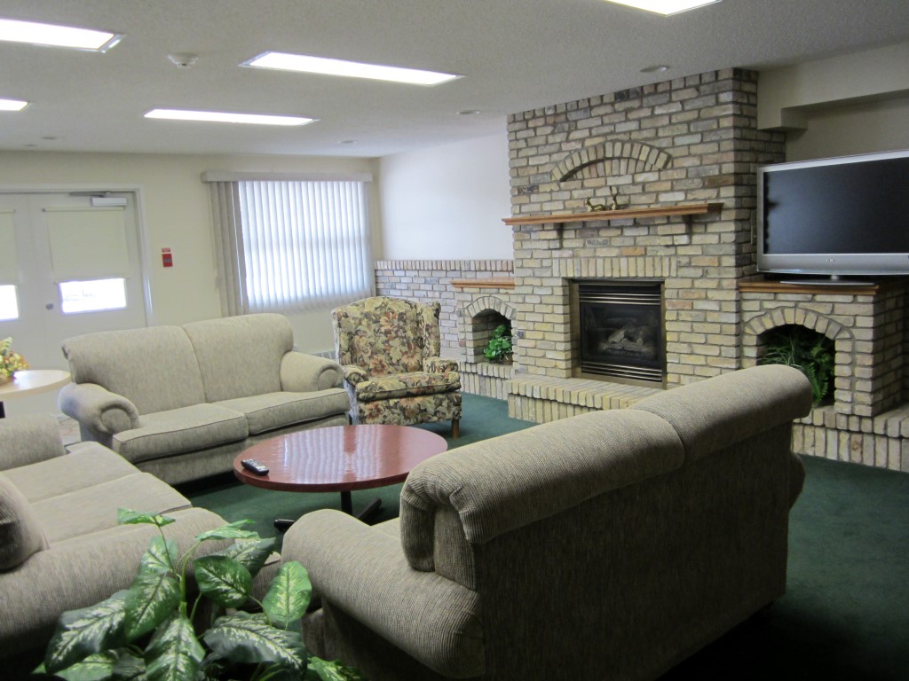 Autumnwood Motel and RV Resort | 19150 Gimli Park Rd, Gimli, MB R0C 1B0, Canada | Phone: (204) 642-8835