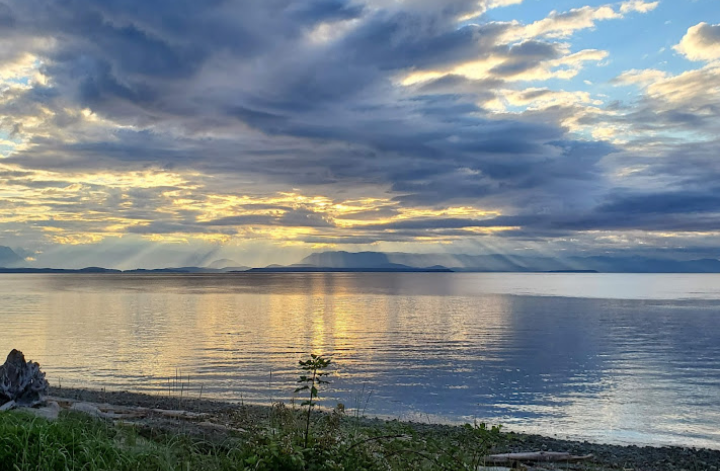 Oyster Bay Resorts | 4357 S Island Hwy, Campbell River, BC V9H 1N4, Canada | Phone: (250) 923-7413