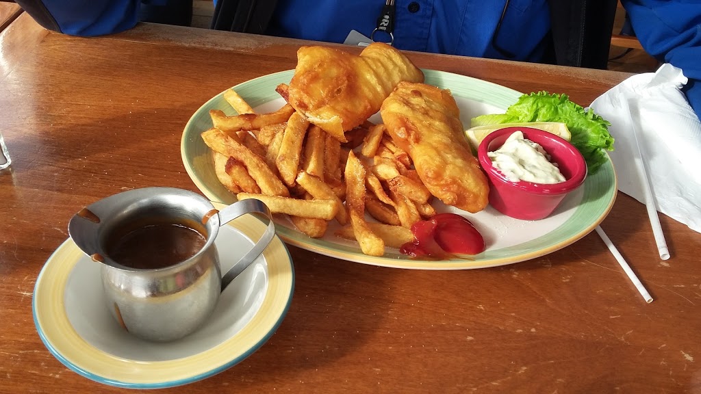 P J Restaurant Dining Lounge | 394 Madawaska Blvd, Arnprior, ON K7S 3H2, Canada | Phone: (613) 623-5430