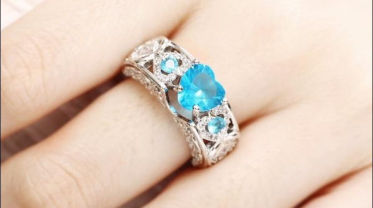 Rings, Rings, Rings | 106 St. &, 40 Ave NW, Edmonton, AB T6J 2N8, Canada