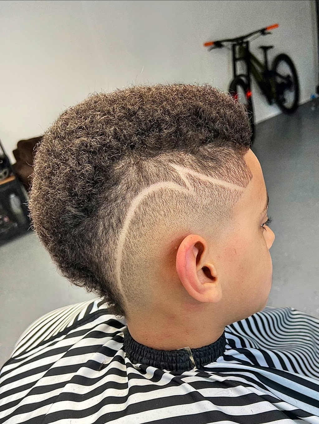 Mikes barber studio | 2421 Cassidy Way SW, Edmonton, AB T6W 3E2, Canada | Phone: (780) 807-0893