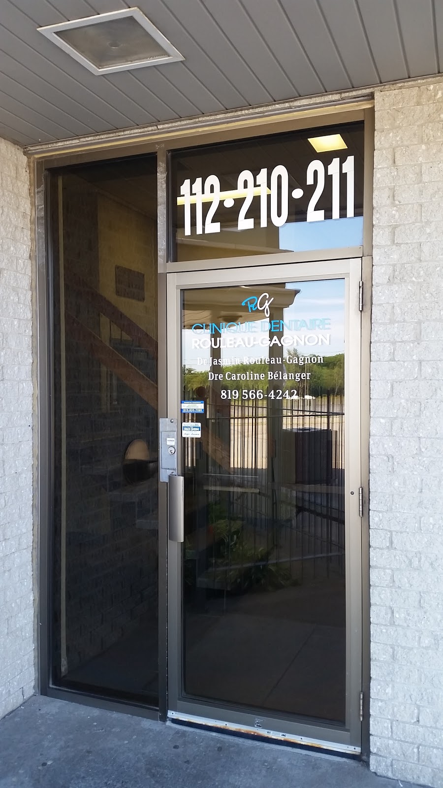 Clinique Dentaire Rouleau Gagnon | 1325 Rue King E, Sherbrooke, QC J1G 1E8, Canada | Phone: (819) 566-4242