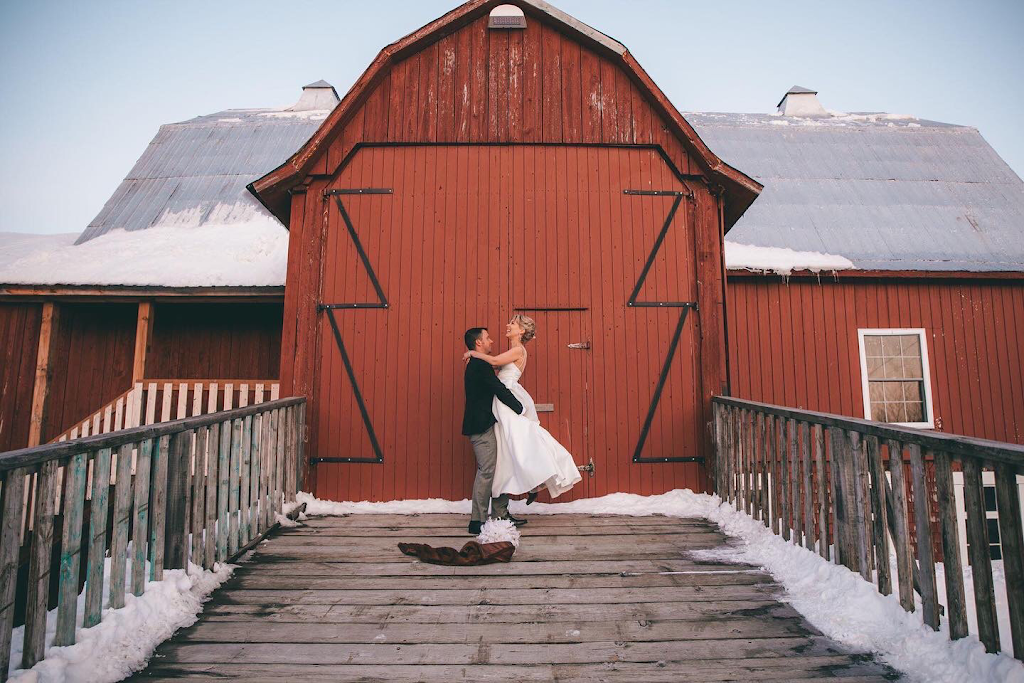The Red Barn | 2215 QC-222, Saint-Denis-de-Brompton, QC J0B 2P0, Canada | Phone: (819) 679-3394