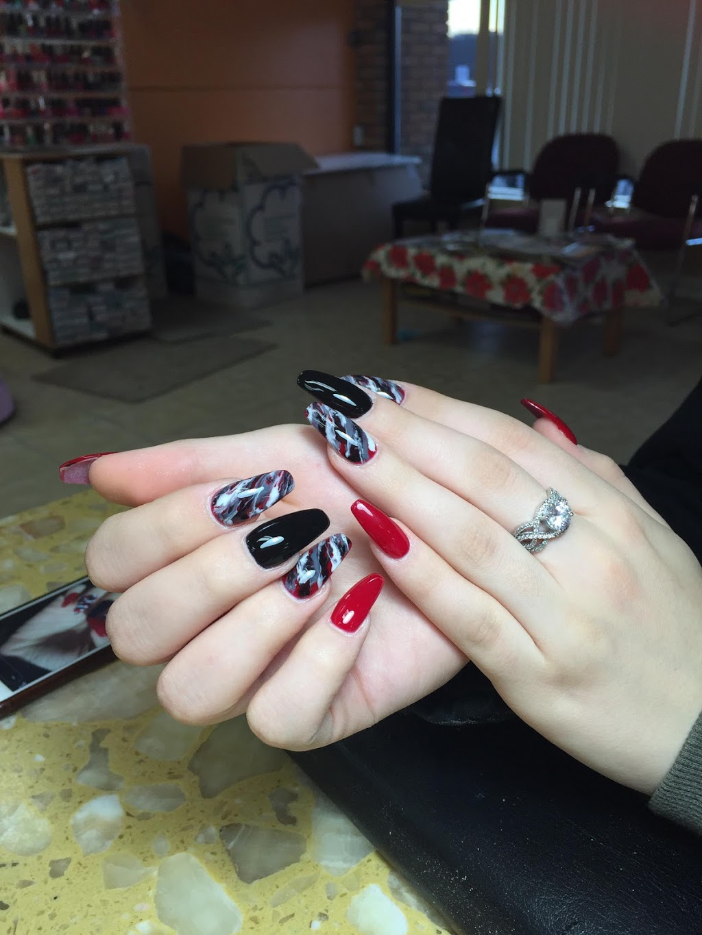 Glitter&gold | 1405 Upper Ottawa St unit 6, Hamilton, ON L8W 3J6, Canada | Phone: (905) 389-8990