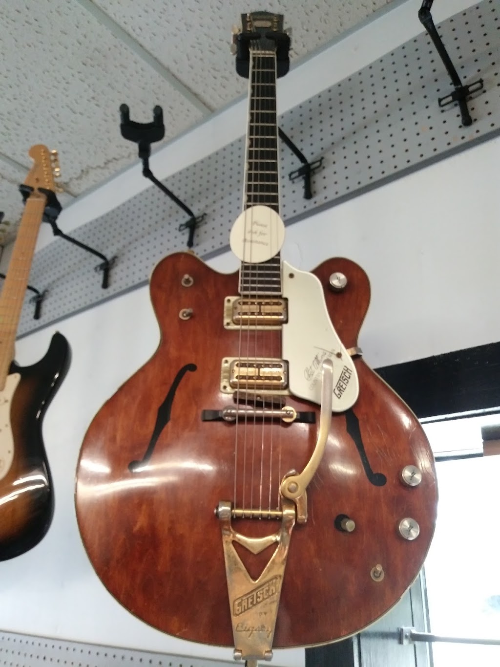Van Halteren Music Centre | 8 Wellington St, Lindsay, ON K9V 3N1, Canada | Phone: (705) 324-2111
