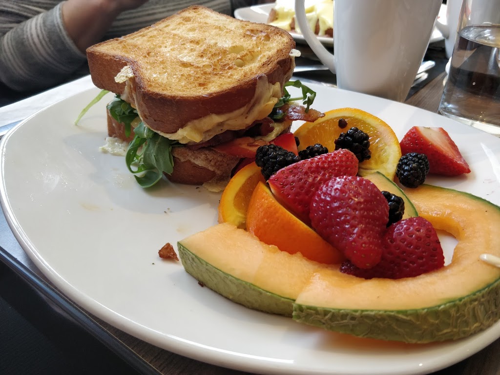 Rôtisserie St-Hubert | 500 Rue Albanel, Boucherville, QC J4B 2Z6, Canada | Phone: (514) 385-5555
