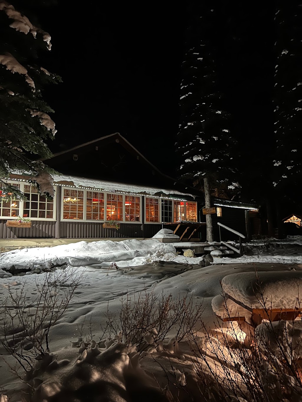 The Dining Room At Storm Mountain Lodge | Hwy. 93 Banff Windermere Parkway, Banff, AB T1L 1C8, Canada | Phone: (403) 762-4155