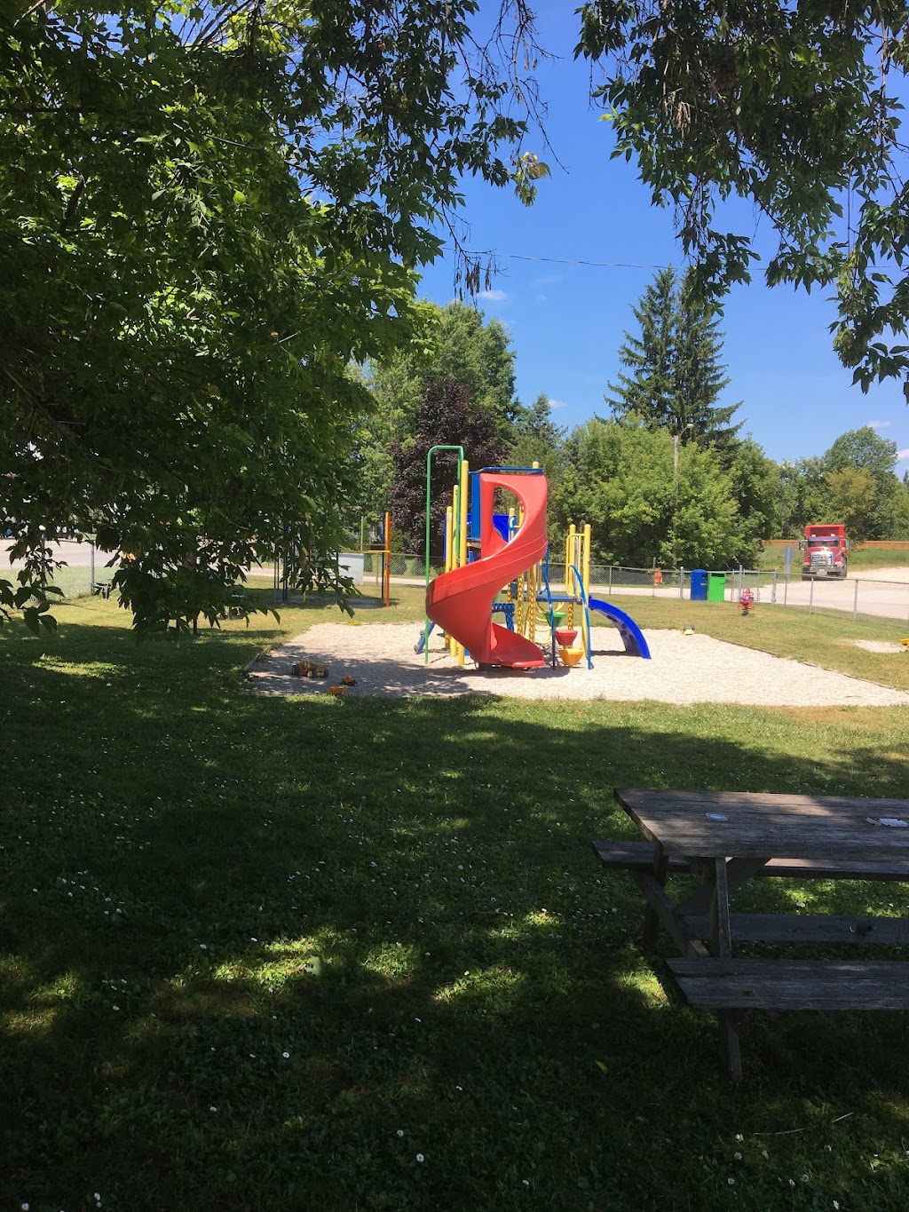 Chatsworth Park & Ball Diamond | 7 Toronto Sydenham St, Chatsworth, ON N0H 1G0, Canada | Phone: (519) 794-3232