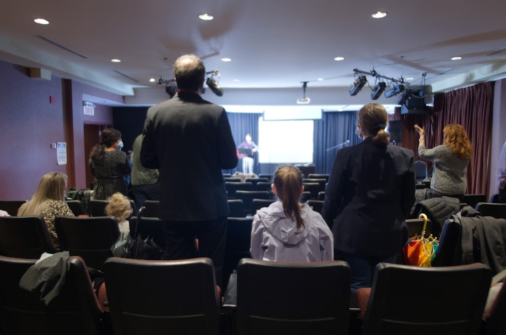 Église baptiste évangélique de Saint-Léonard | Salle Piccolo, 8370 Bd Lacordaire, Saint-Léonard, QC H1R 3Y6, Canada | Phone: (514) 835-3371