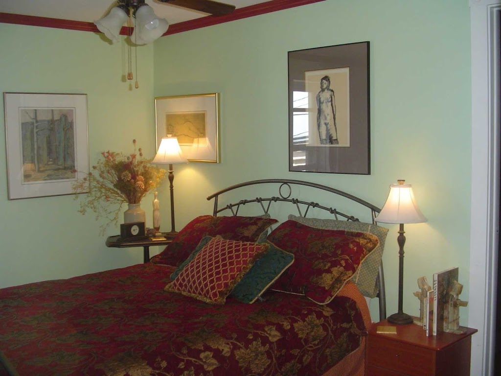 La Maison sous les Lilas | 649 Rue St Raphaël, La Malbaie, QC G5A 2P1, Canada | Phone: (418) 665-8076