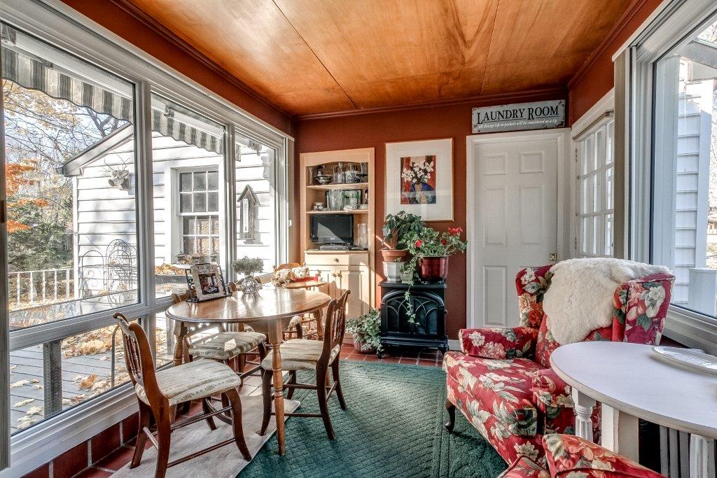 Dover House Bed and Breakfast | 17 Morgan St, Port Dover, ON N0A 1N0, Canada | Phone: (519) 583-3654