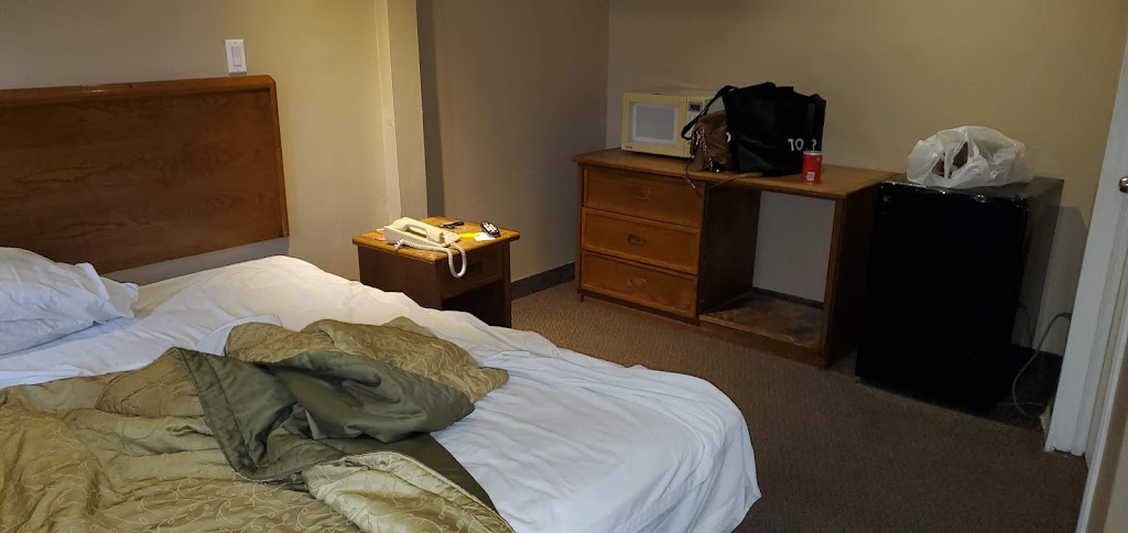 Barrie Motel | 120 Donald St, Barrie, ON L4N 5G7, Canada | Phone: (705) 726-0208