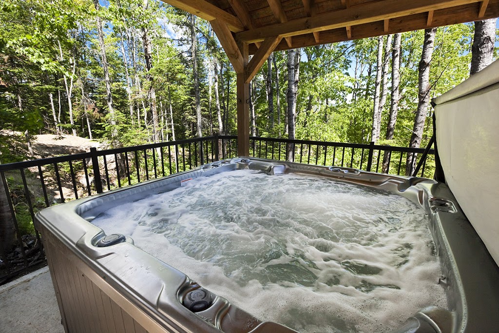 Chalet Charlevoix Mirador sur le fief 2 | 156 Chemin du Fief, Petite-Rivière-Saint-François, QC G0A 2L0, Canada | Phone: (418) 661-2033