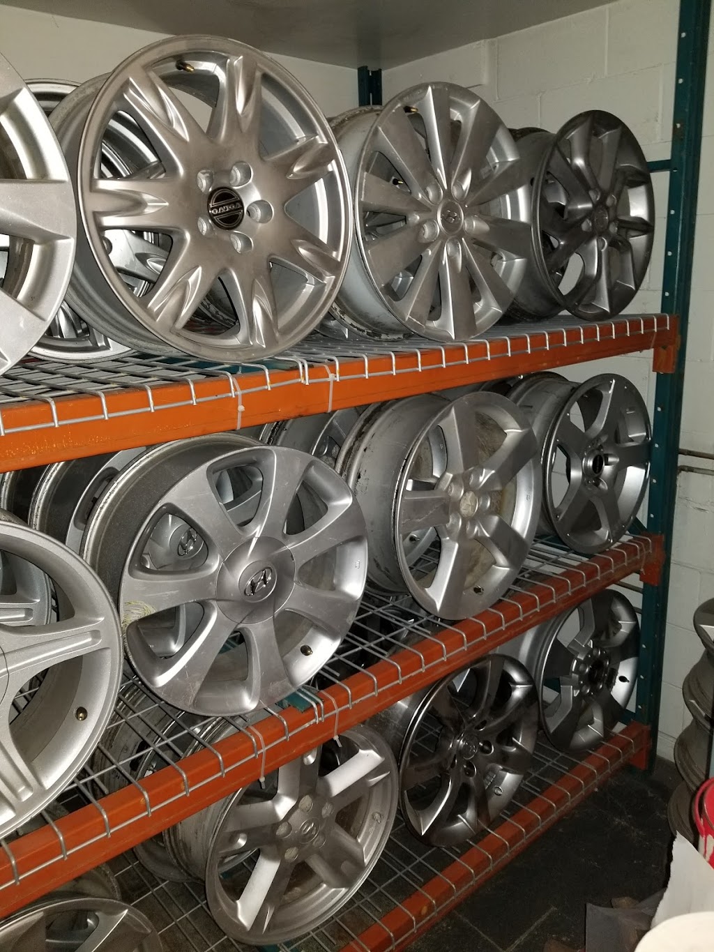 Rme exportation - Pneus neufs et usages | 1242 Av. Godin, Laval, QC H7E 2T2, Canada | Phone: (514) 464-5657