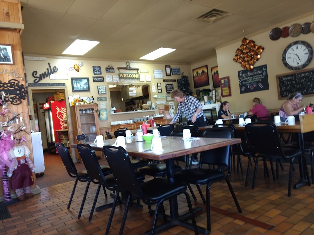 Friends & Family Restaurant | 925 16th St E, Owen Sound, ON N4K 1Z4, Canada | Phone: (519) 470-2345