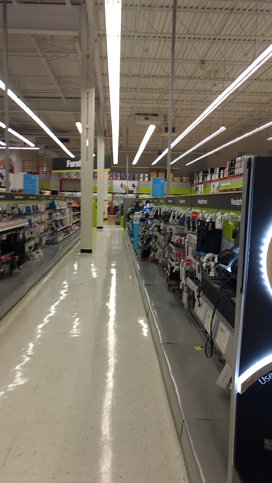 Staples | 332 Wellington Rd, London, ON N6C 4P6, Canada | Phone: (519) 645-7042